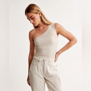 Abercrombie & Fitch Matte Seamless
Asymmetrical Ruched Tank